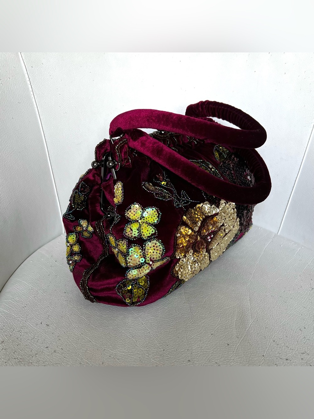 ((◎)＿(◎))

NWT Vintage Y2K Velvet Sequins Beaded Purse